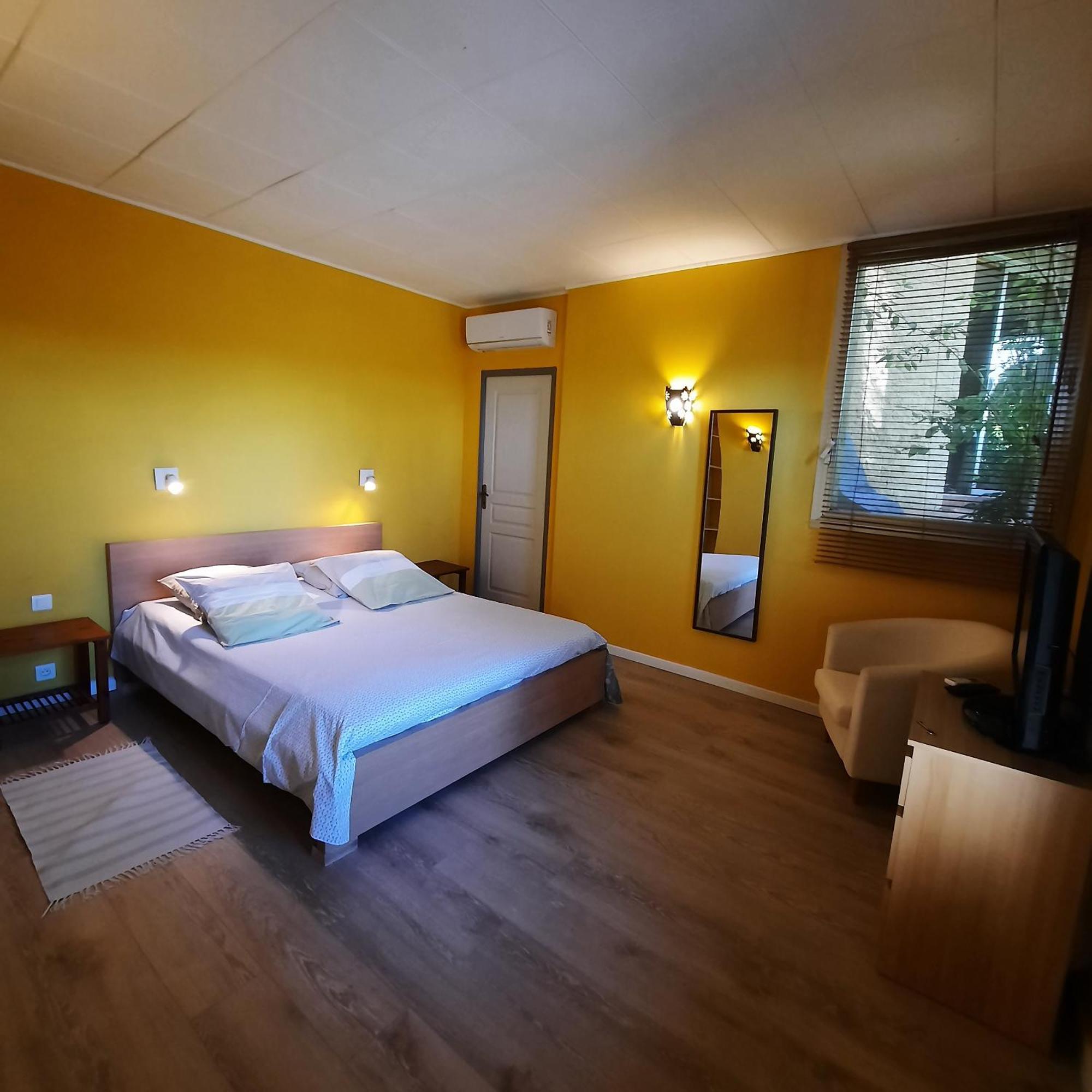 Les 3 Saisons Bed & Breakfast Cucuron Ngoại thất bức ảnh