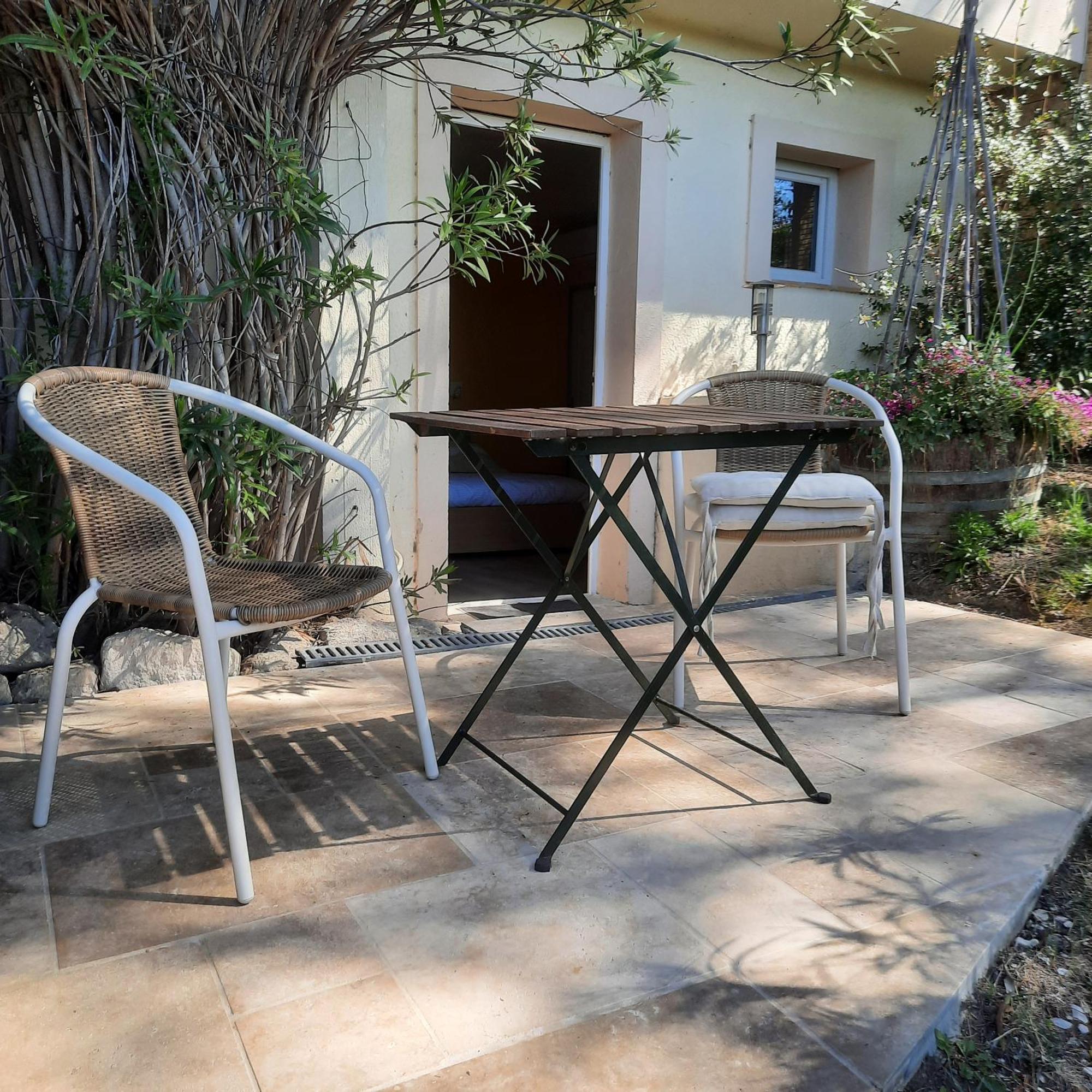 Les 3 Saisons Bed & Breakfast Cucuron Ngoại thất bức ảnh